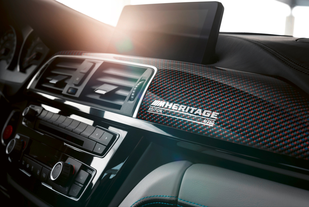 SMALL_[新聞照片六]BMW M4 Edition M Heritage碳纖維紀念銘版讓成為750分之1的M車主倍感尊榮